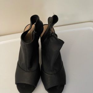 Ladies heeled sandals